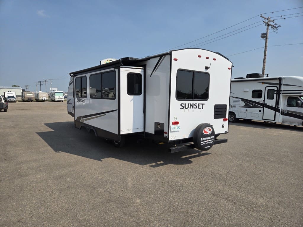 2022 SUNSET TRAIL SS285CK by CROSS ROADS RV - Image 7