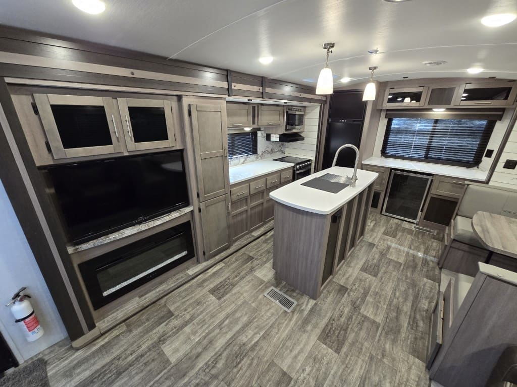 2022 SUNSET TRAIL SS285CK by CROSS ROADS RV - Image 14