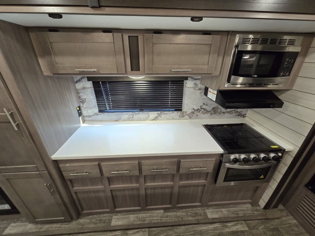 2022 SUNSET TRAIL SS285CK by CROSS ROADS RV - Image 16