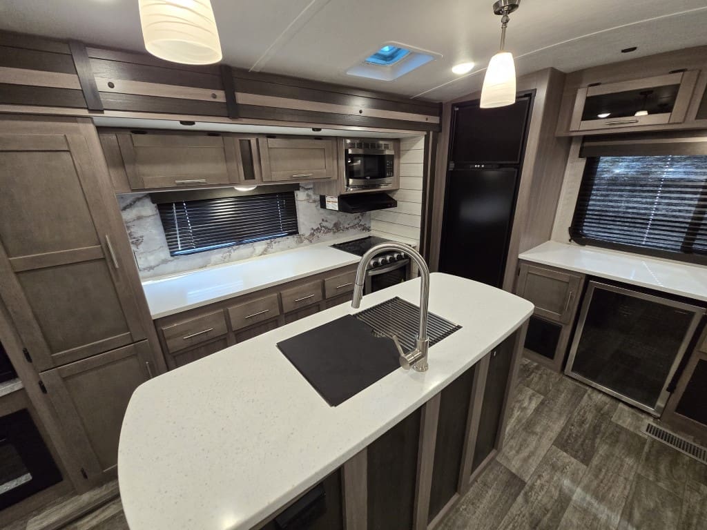 2022 SUNSET TRAIL SS285CK by CROSS ROADS RV - Image 17