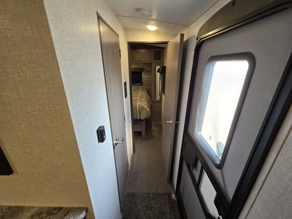 2022 SUNSET TRAIL SS285CK by CROSS ROADS RV - Image 24