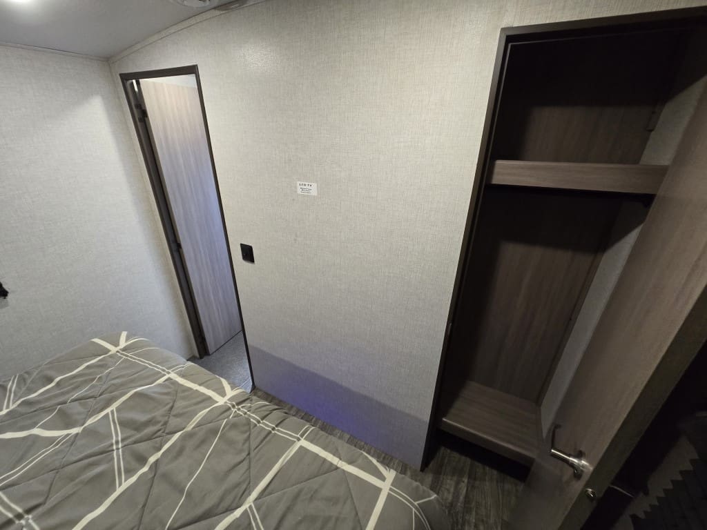 2022 SUNSET TRAIL SS285CK by CROSS ROADS RV - Image 30