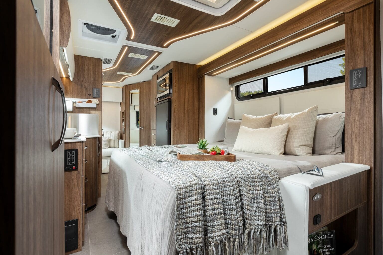 2026 UNITY U24FX by LEISURE TRAVEL VAN - Image 4