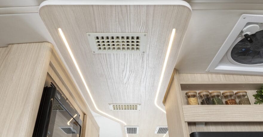 2026 WONDER W24RL by LEISURE TRAVEL VAN - Image 10