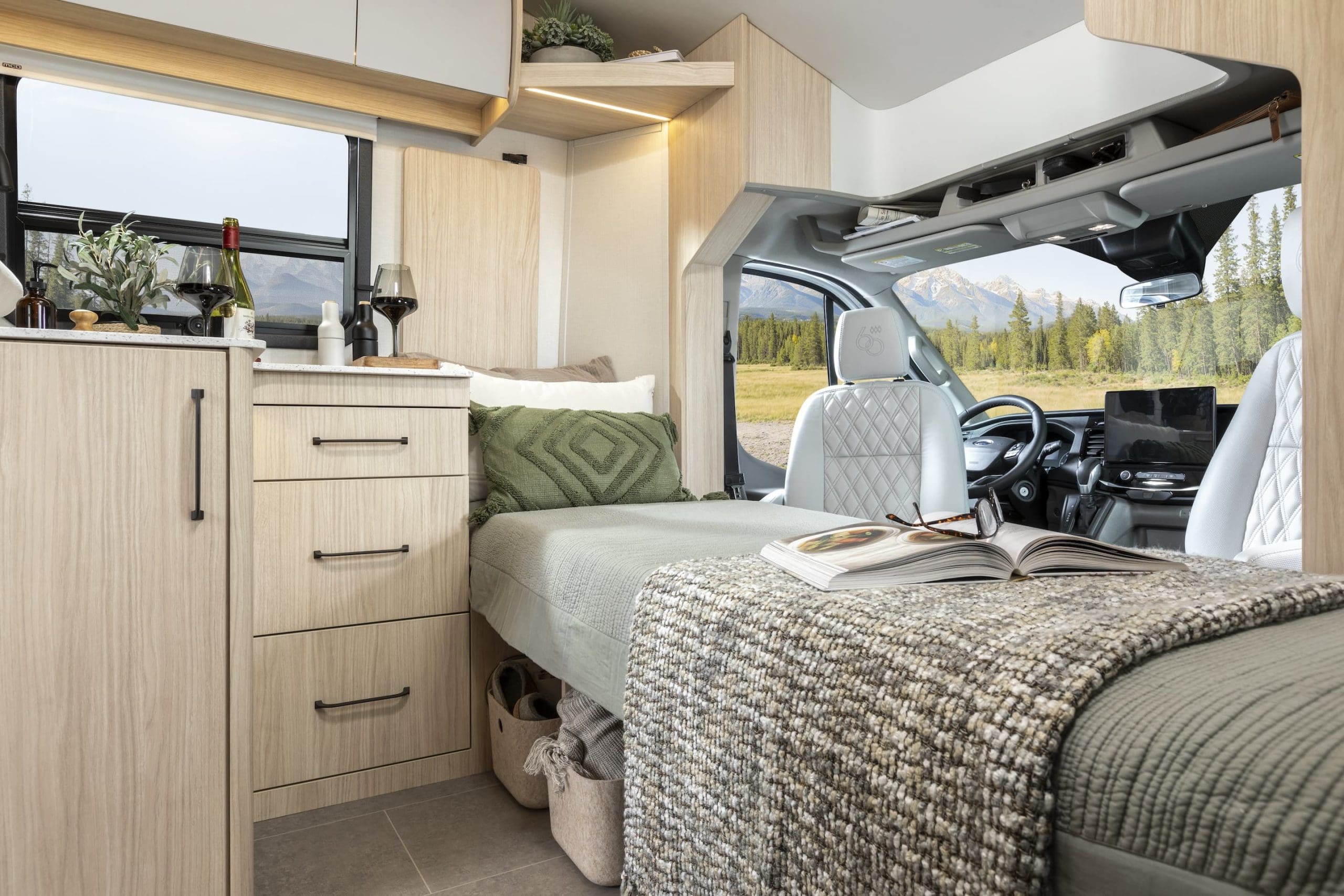 2026 WONDER W24RL by LEISURE TRAVEL VAN - Image 9