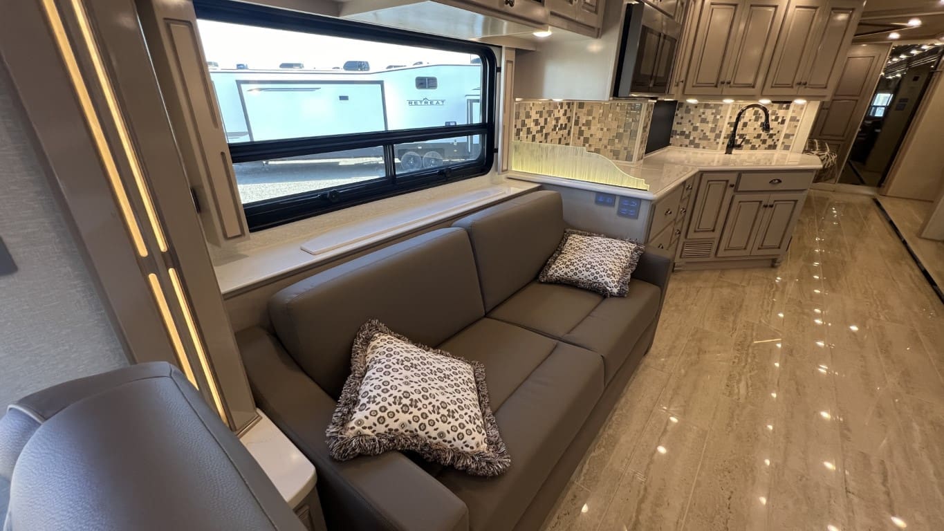 2021 DUTCHSTAR 4328 by NEWMAR - Image 26