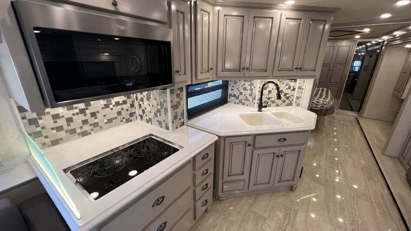 2021 DUTCHSTAR 4328 by NEWMAR - Image 30