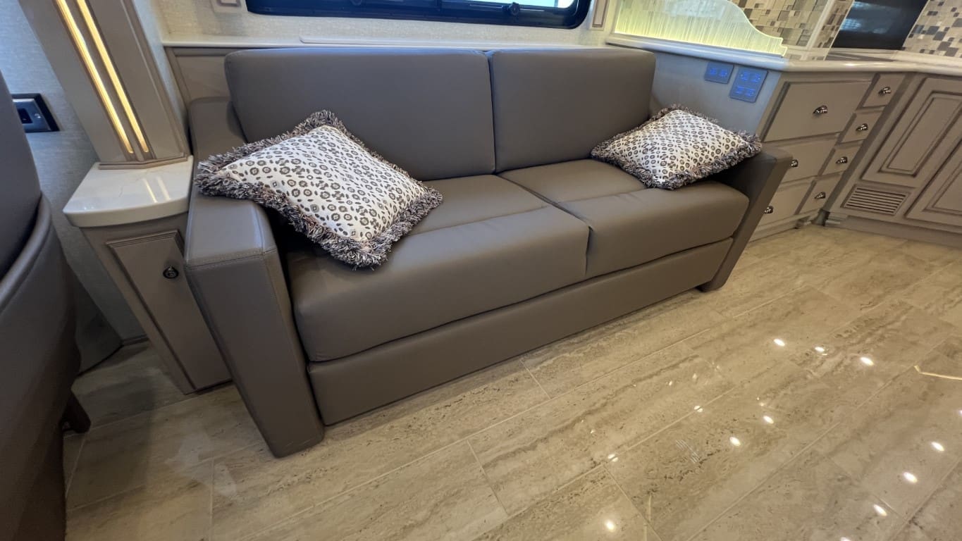 2021 DUTCHSTAR 4328 by NEWMAR - Image 33