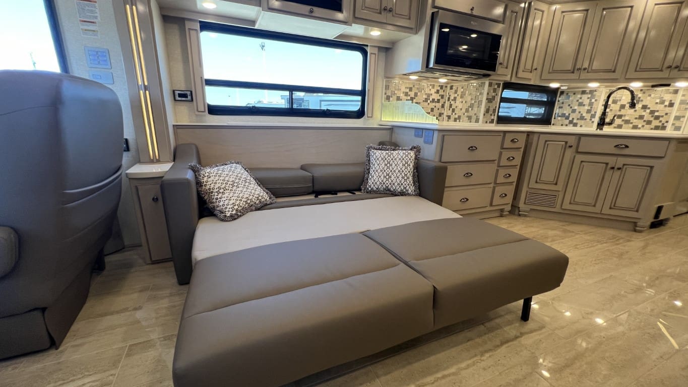 2021 DUTCHSTAR 4328 by NEWMAR - Image 34