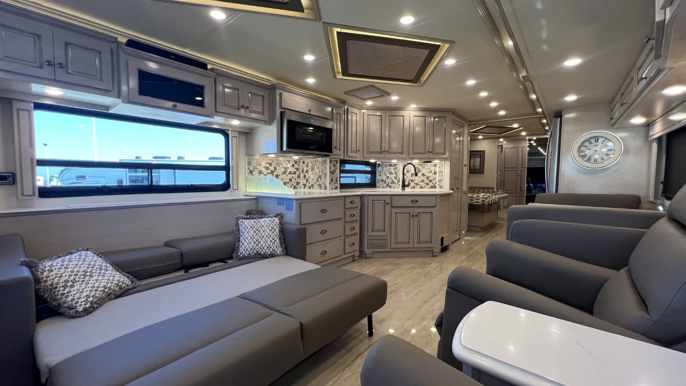 2021 DUTCHSTAR 4328 by NEWMAR - Image 35