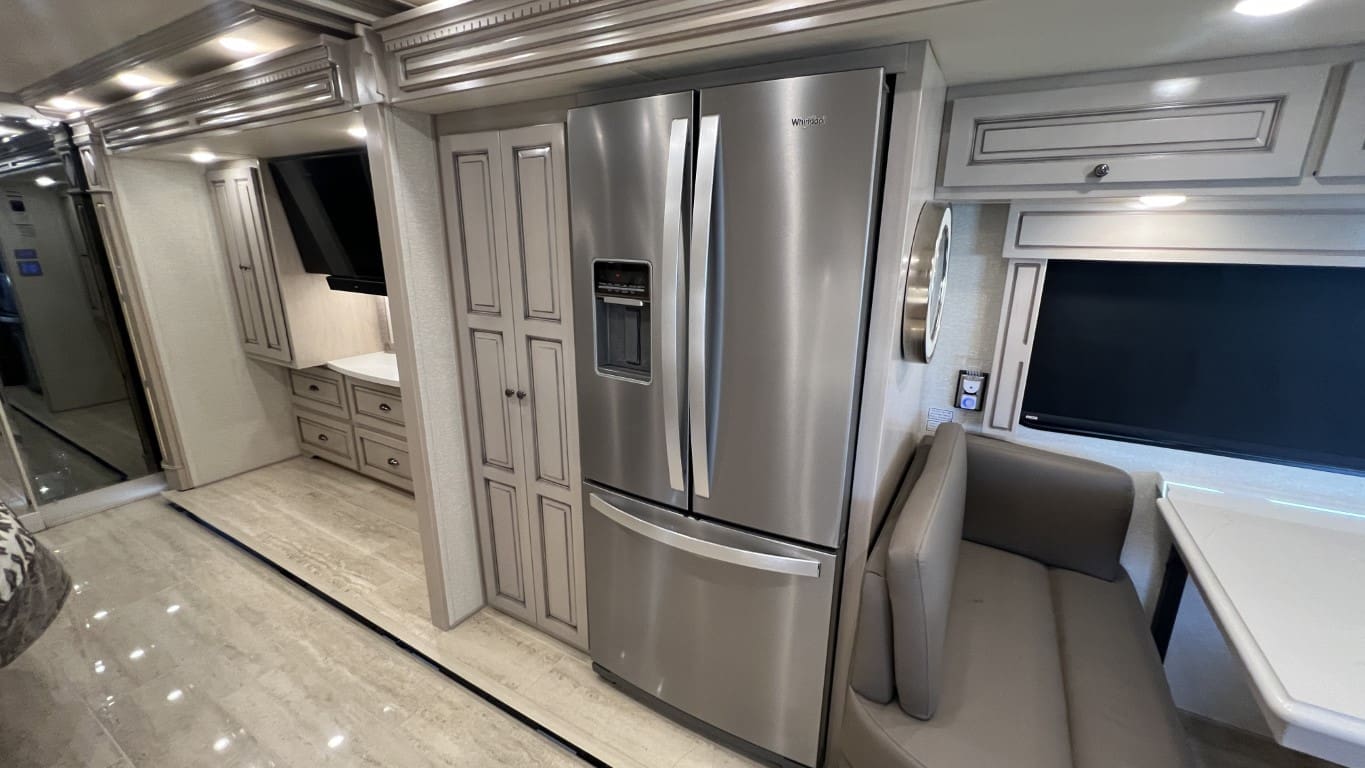 2021 DUTCHSTAR 4328 by NEWMAR - Image 40