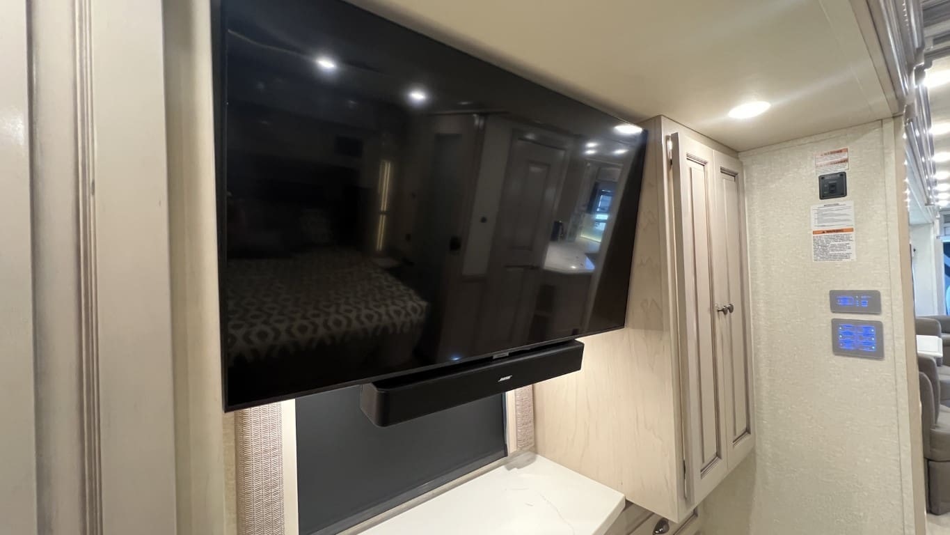 2021 DUTCHSTAR 4328 by NEWMAR - Image 45