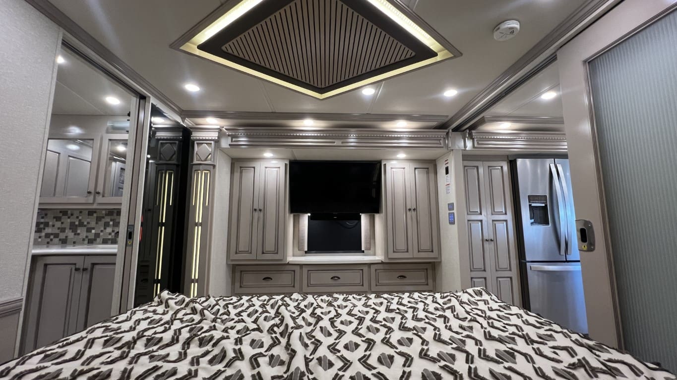 2021 DUTCHSTAR 4328 by NEWMAR - Image 46