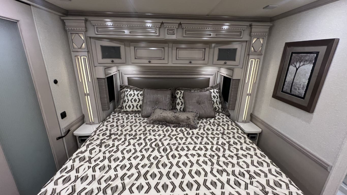 2021 DUTCHSTAR 4328 by NEWMAR - Image 49