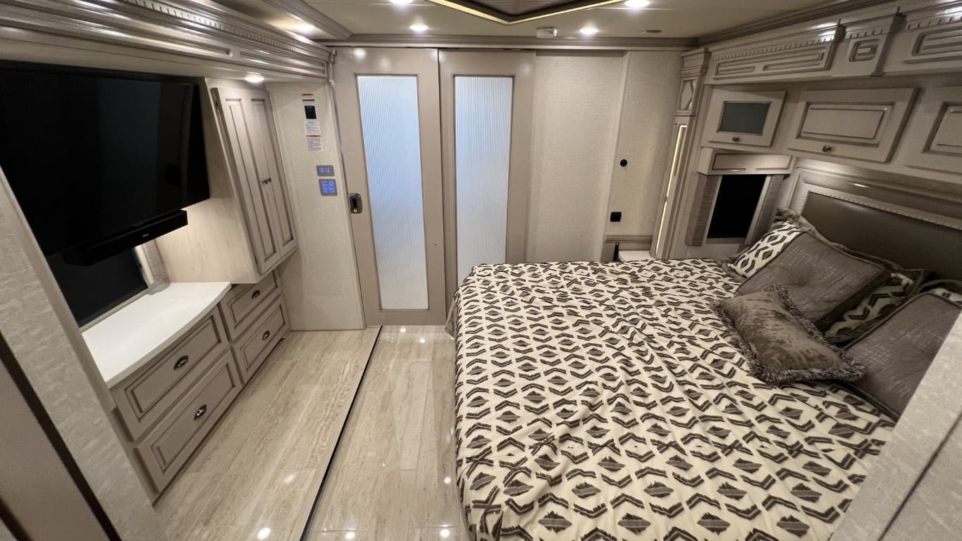 2021 DUTCHSTAR 4328 by NEWMAR - Image 50