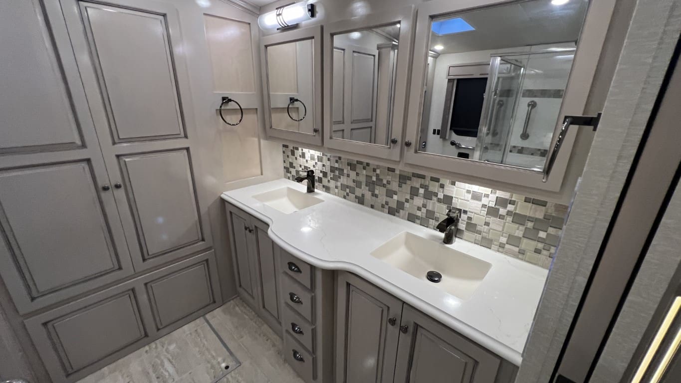 2021 DUTCHSTAR 4328 by NEWMAR - Image 52