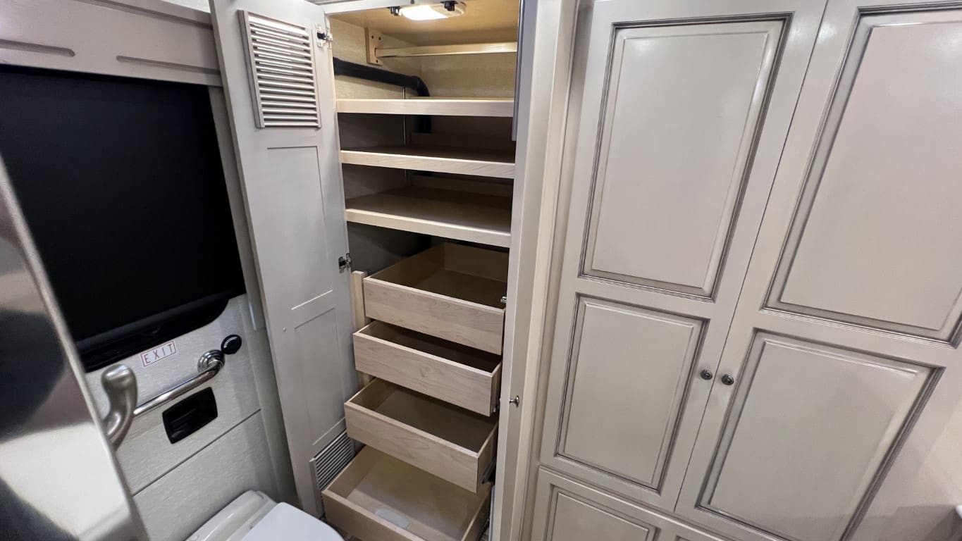 2021 DUTCHSTAR 4328 by NEWMAR - Image 58