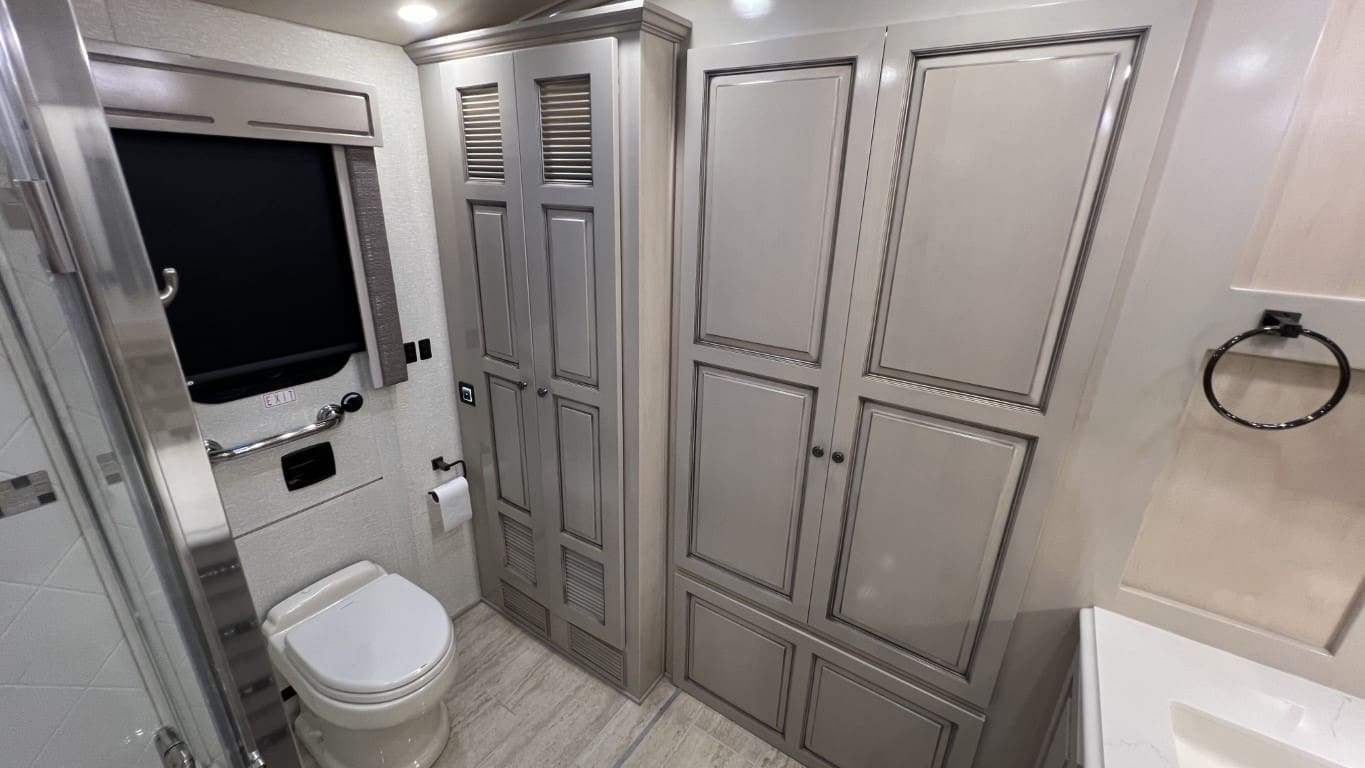 2021 DUTCHSTAR 4328 by NEWMAR - Image 59