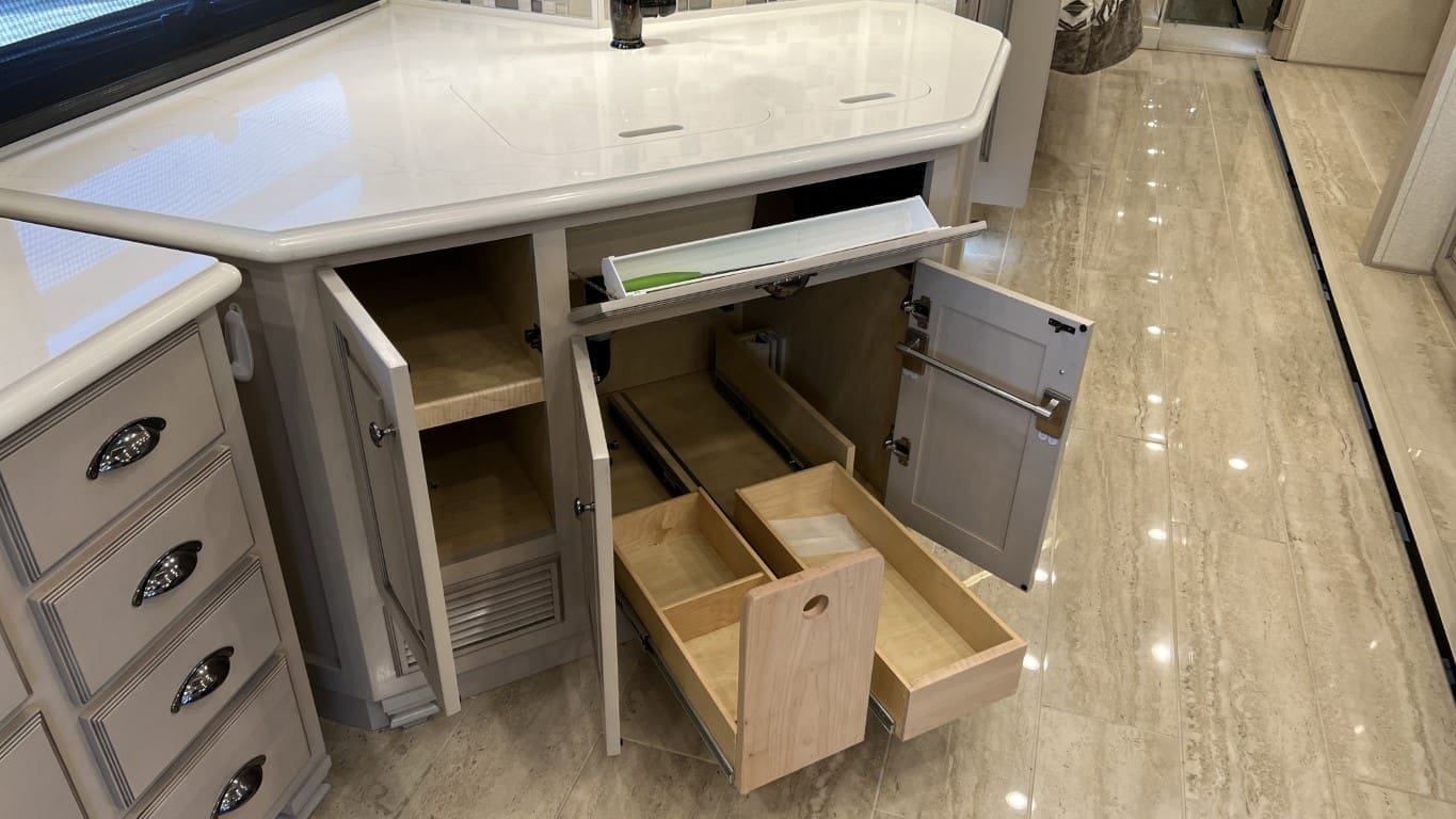 2021 DUTCHSTAR 4328 by NEWMAR - Image 65