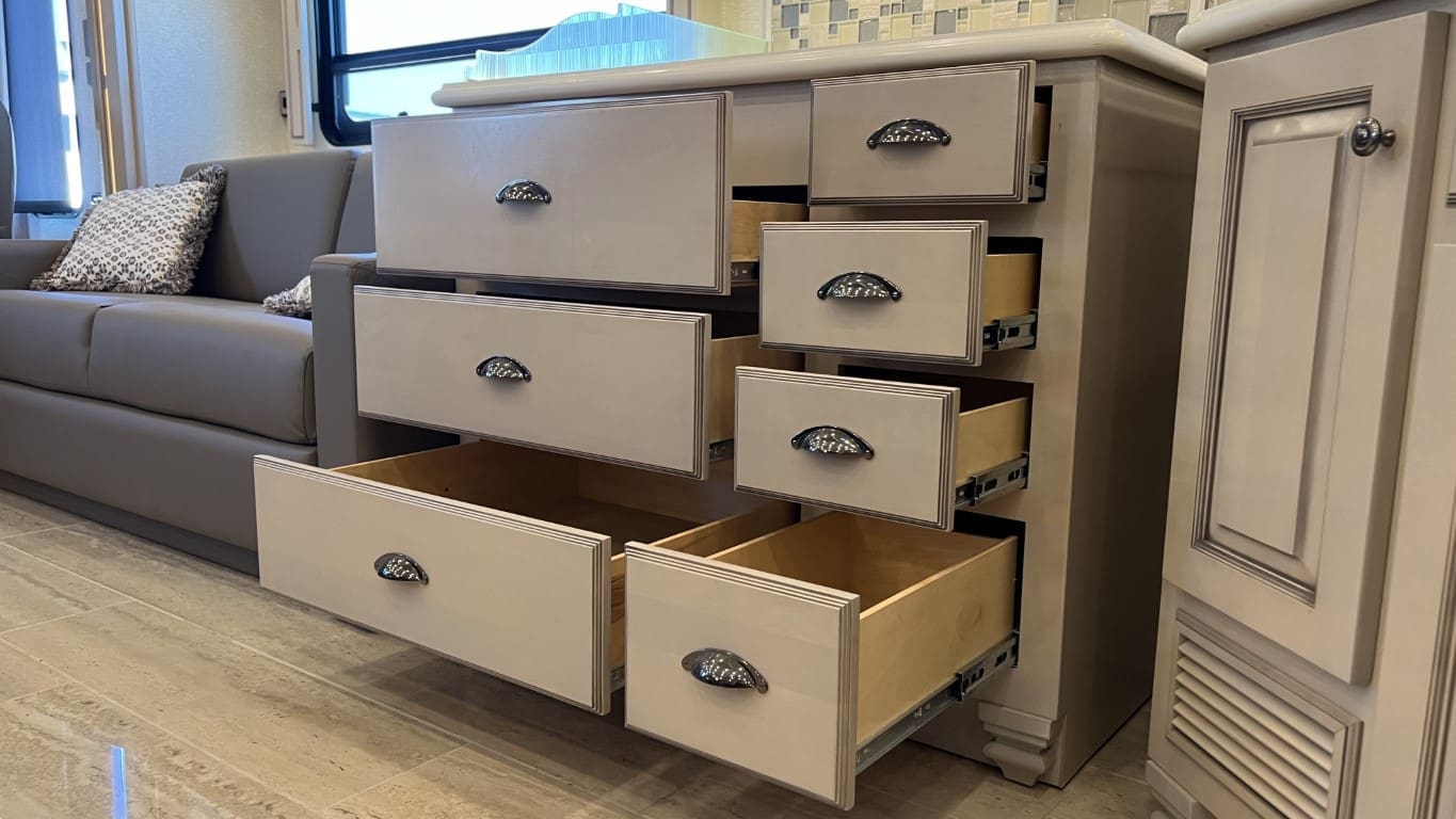 2021 DUTCHSTAR 4328 by NEWMAR - Image 66