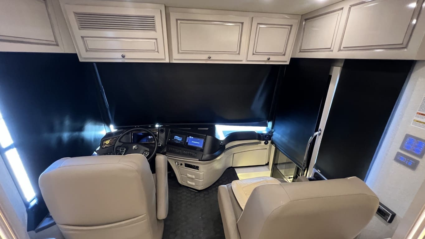 2021 DUTCHSTAR 4328 by NEWMAR - Image 68