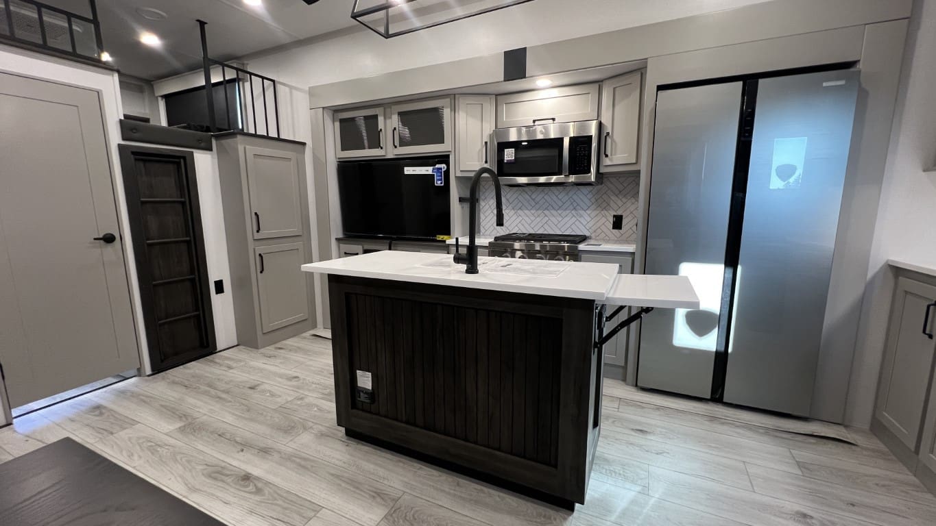 2025 HC MONTANA 381TB by KEYSTONE - Image 27