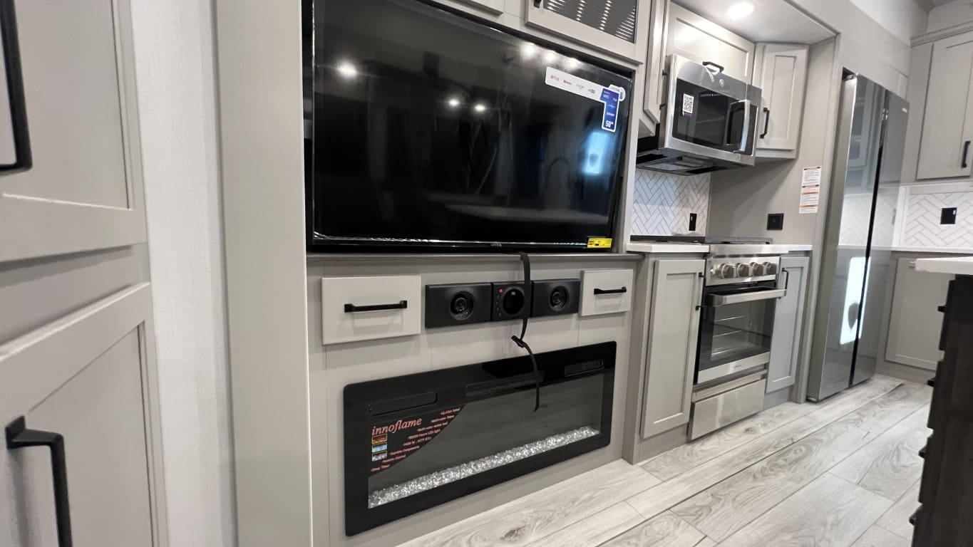 2025 HC MONTANA 381TB by KEYSTONE - Image 30