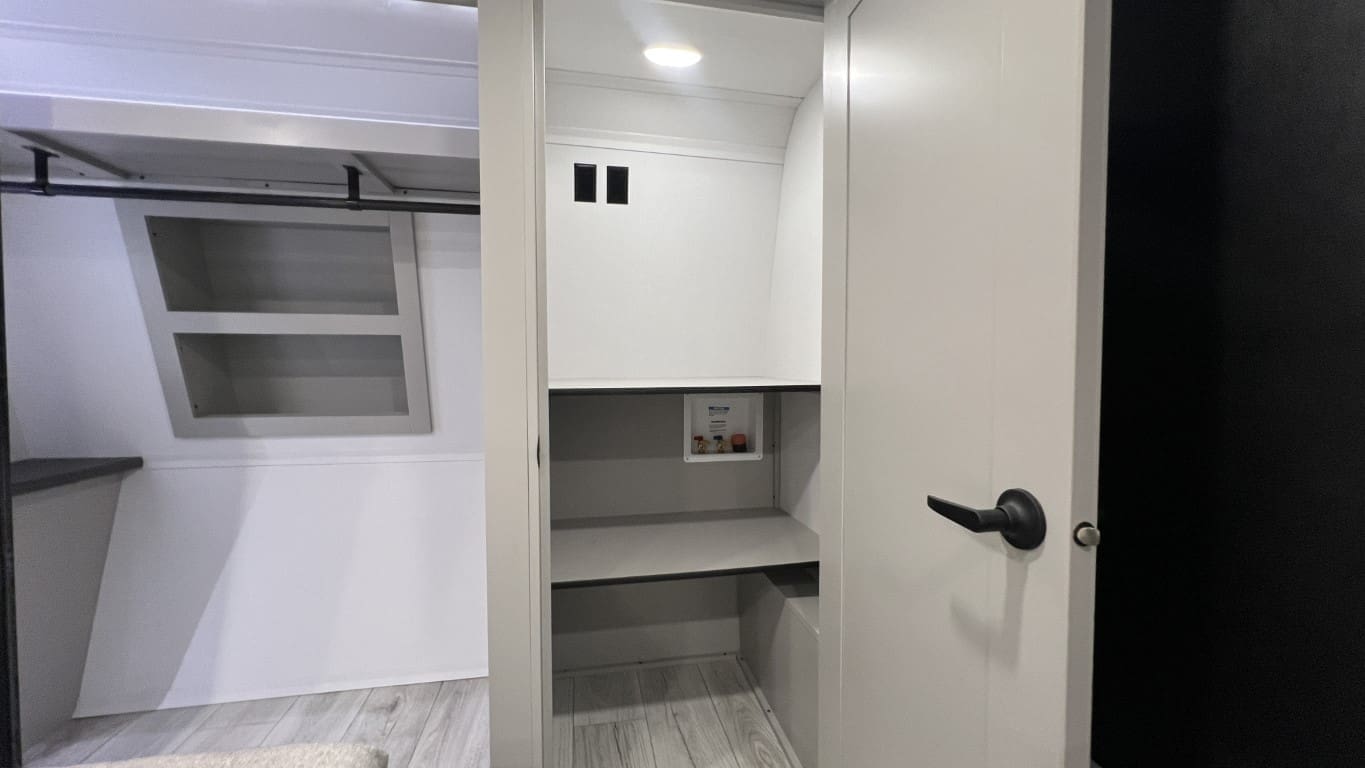 2025 HC MONTANA 381TB by KEYSTONE - Image 48