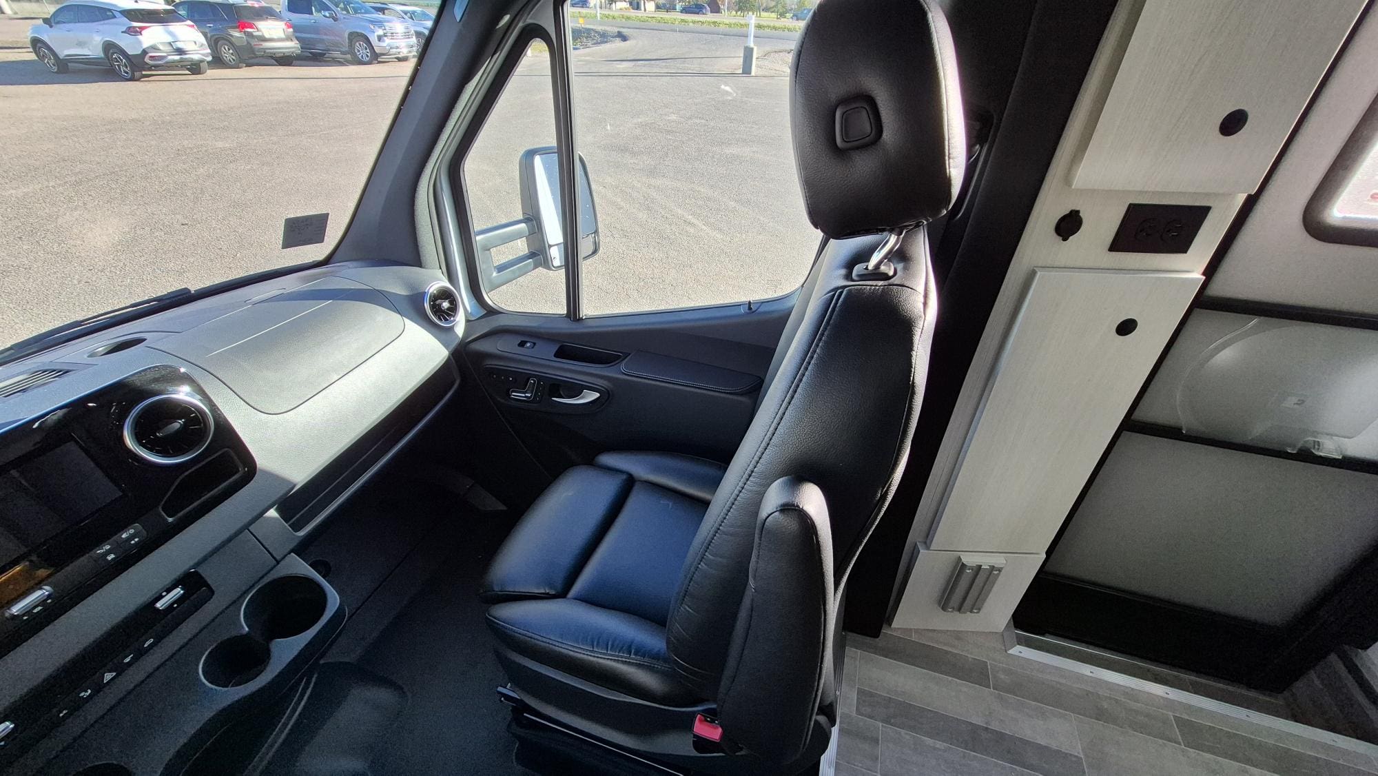 2026 PLEASURE-WAY XLTW by PLEASURE-WAY - Image 23