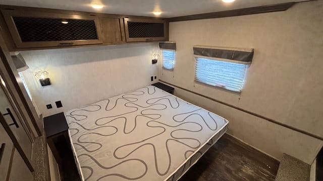 2022 SABRE 37FLL by CHEROKEE - Image 32