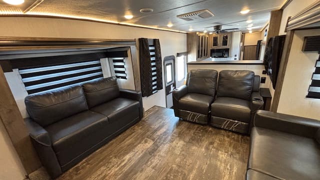 2022 SABRE 37FLL by CHEROKEE - Image 19