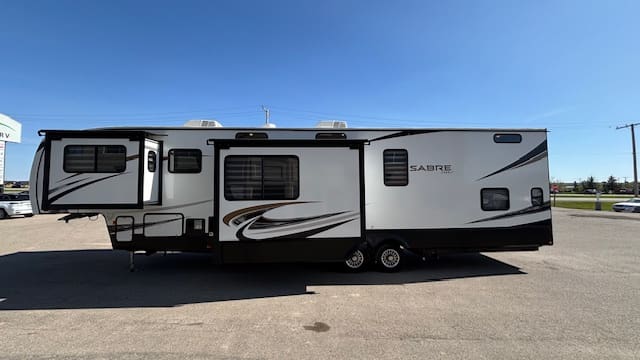 2022 SABRE 37FLL by CHEROKEE - Image 5