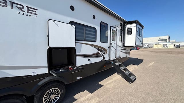 2022 SABRE 37FLL by CHEROKEE - Image 4