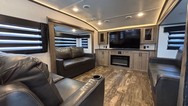 2022 SABRE 37FLL by CHEROKEE - Image 17