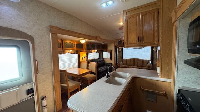 2006 MONTANA 3400RL by KEYSTONE - Image 7