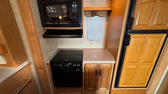 2006 MONTANA 3400RL by KEYSTONE - Image 9