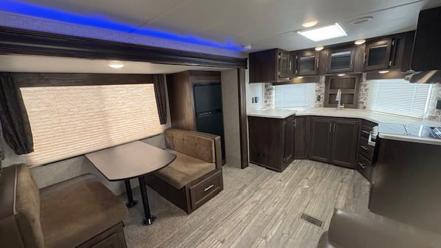 2019 CHEROKEE LIMITED 234VFK by FOREST RIVER - Image 13