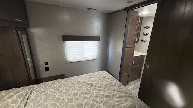 2019 CHEROKEE LIMITED 234VFK by FOREST RIVER - Image 22