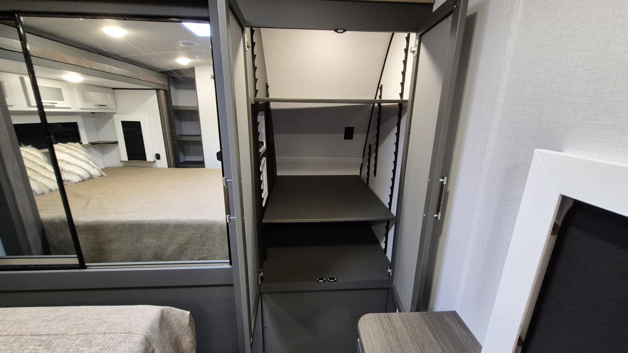 2026 BULLET 310RES by KEYSTONE - Image 25