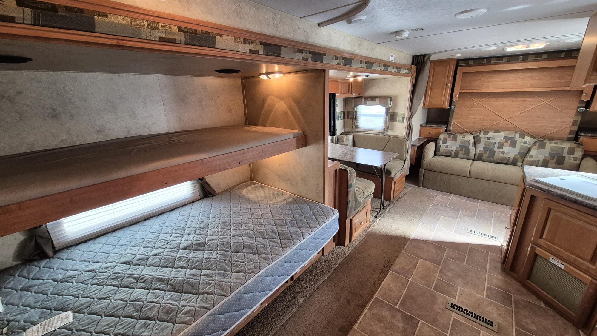 2011 FLAGSTAFF 25BHS by FOREST RIVER - Image 9