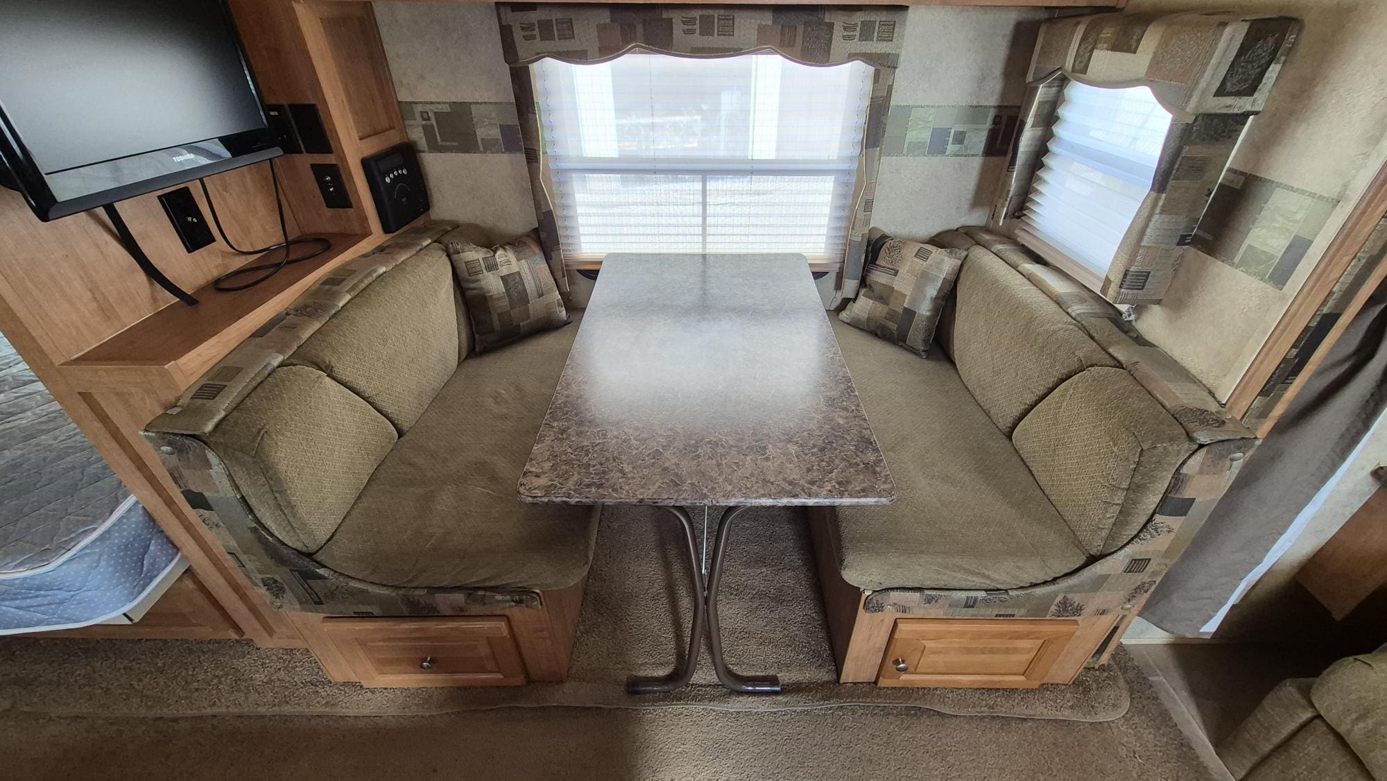 2011 FLAGSTAFF 25BHS by FOREST RIVER - Image 11