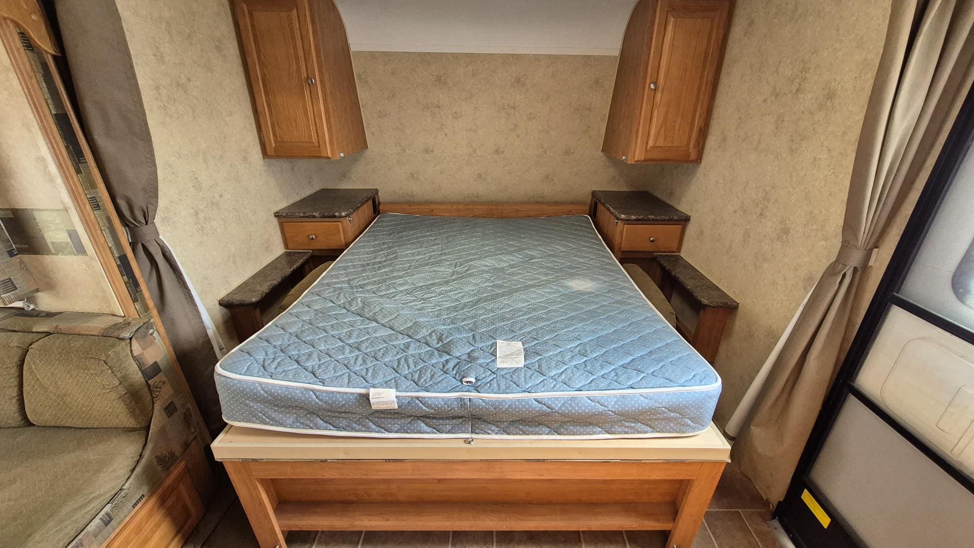 2011 FLAGSTAFF 25BHS by FOREST RIVER - Image 13