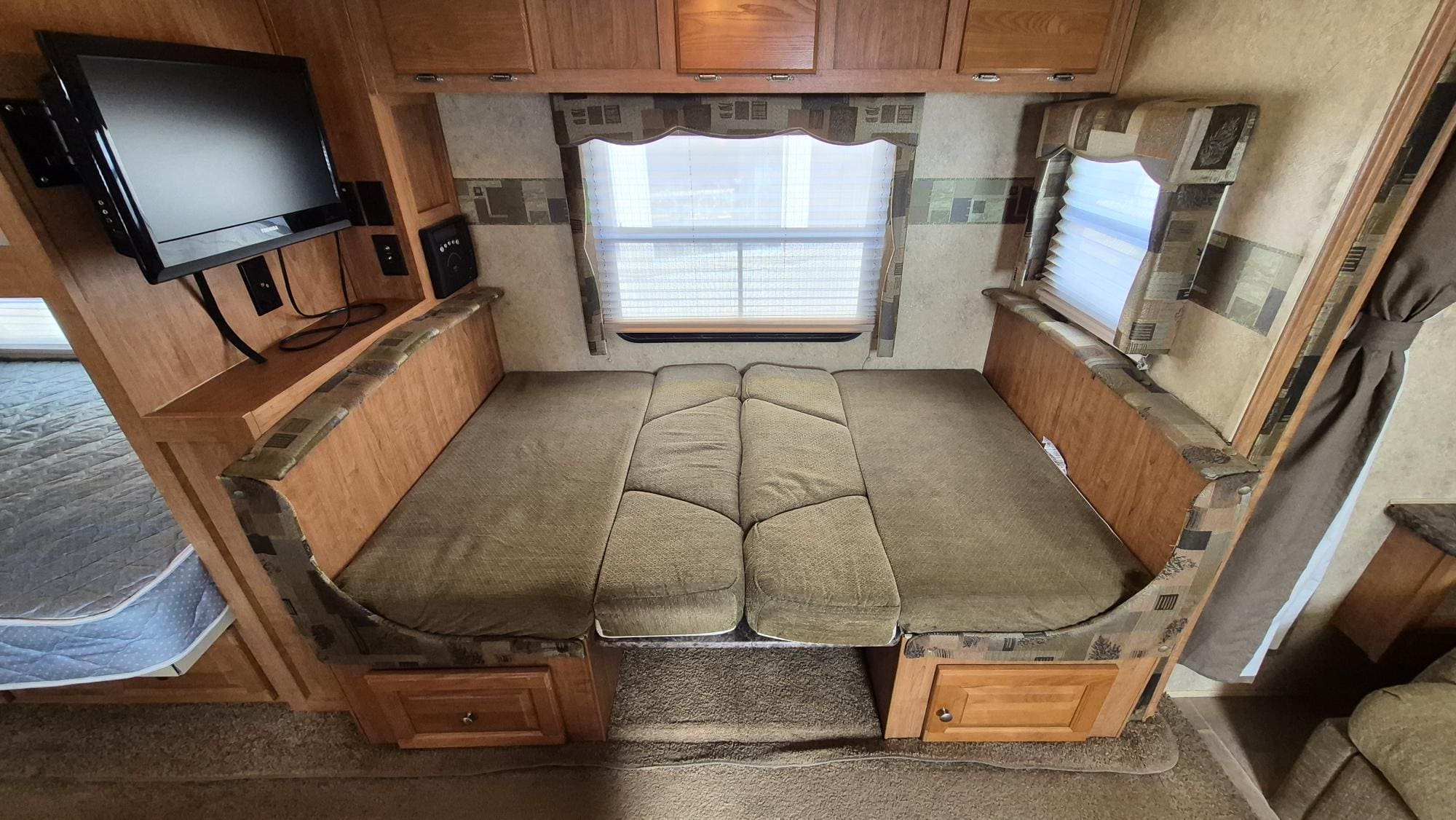 2011 FLAGSTAFF 25BHS by FOREST RIVER - Image 14