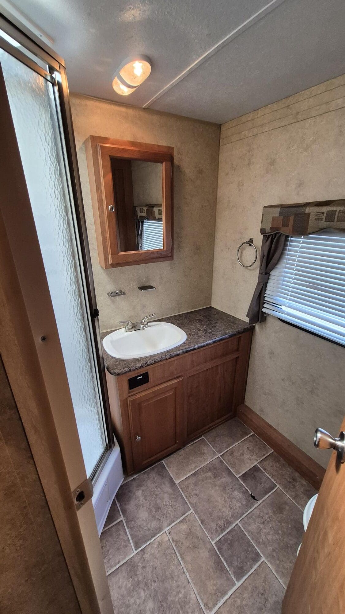 2011 FLAGSTAFF 25BHS by FOREST RIVER - Image 16