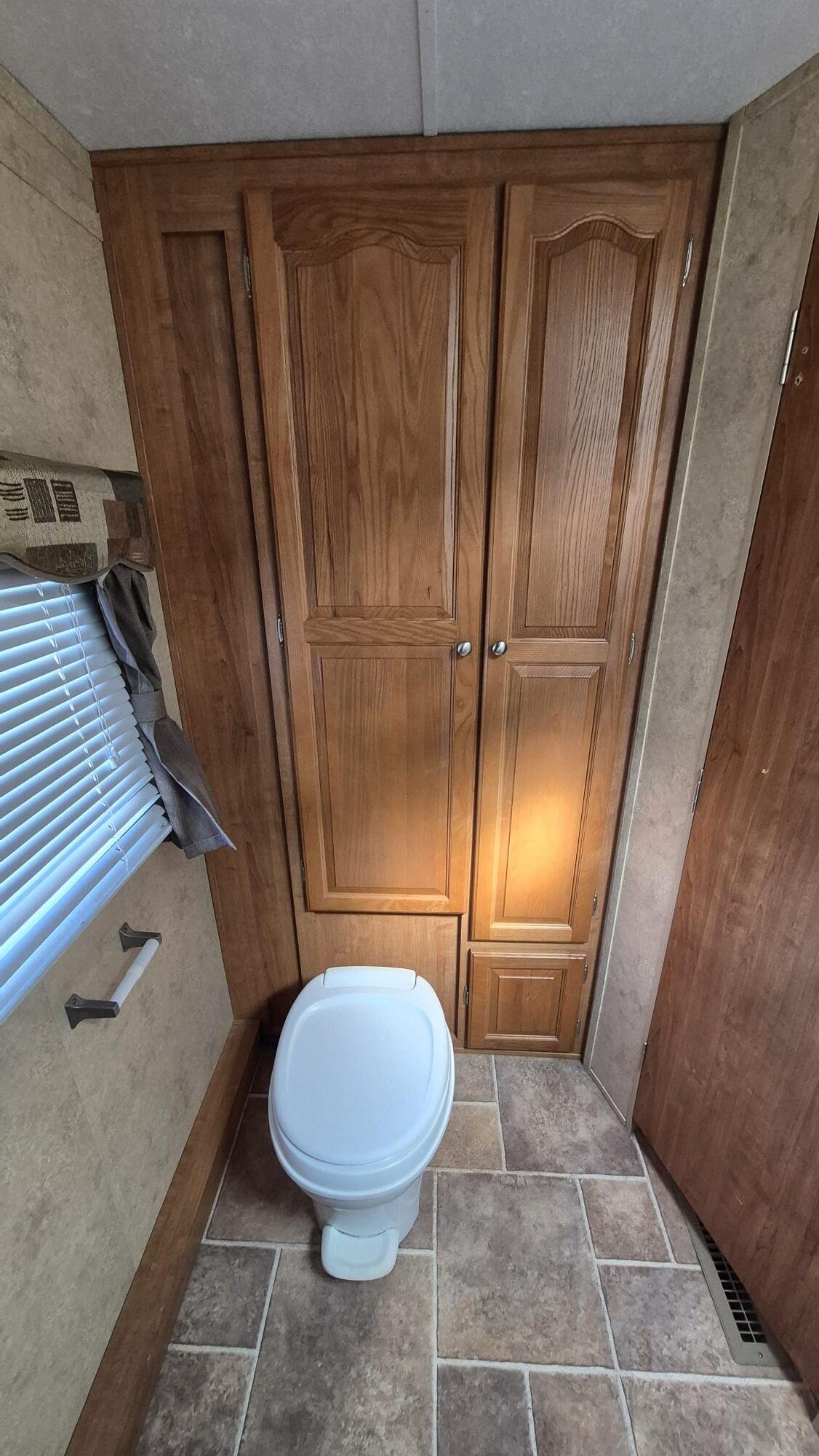 2011 FLAGSTAFF 25BHS by FOREST RIVER - Image 17