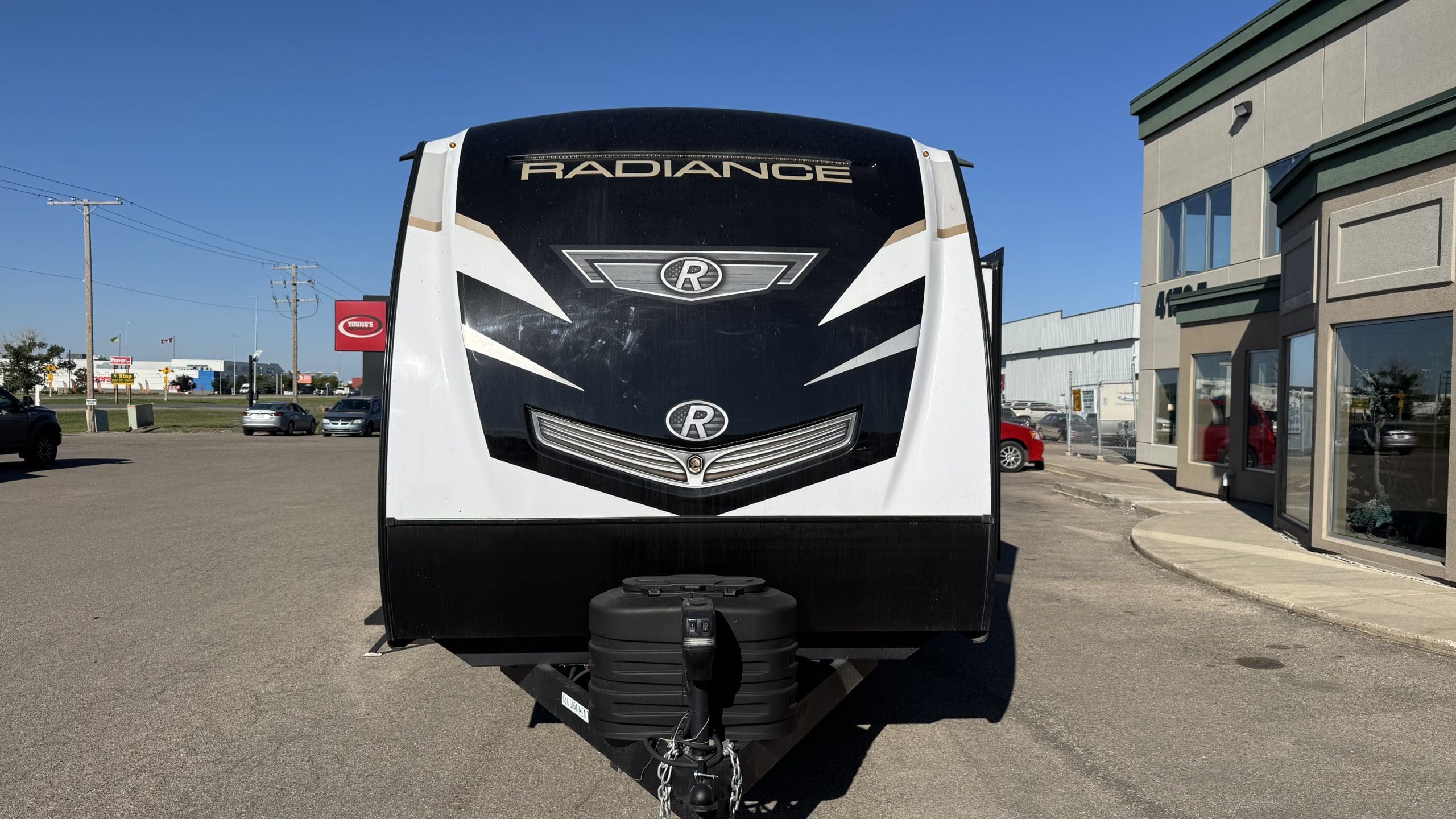 2023 RADIANCE 25BH by CRUISER RV - Image 3