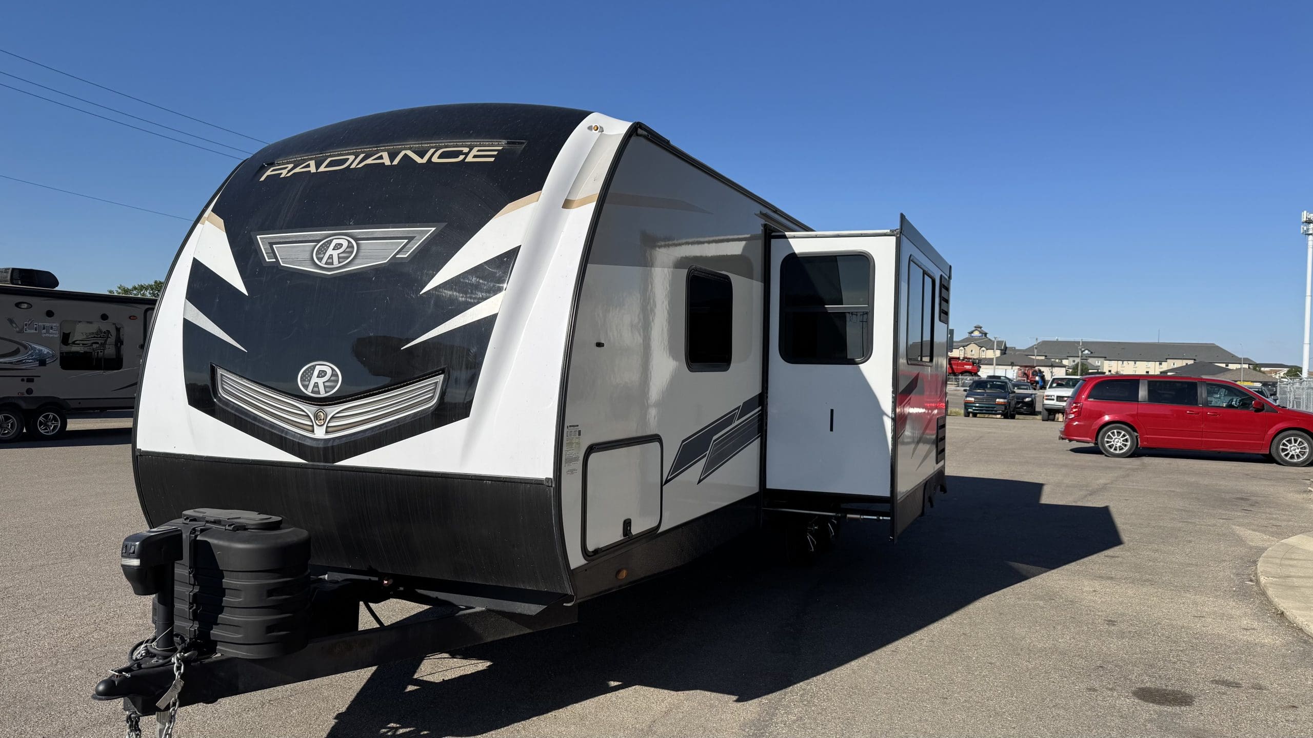 2023 RADIANCE 25BH by CRUISER RV - Image 4