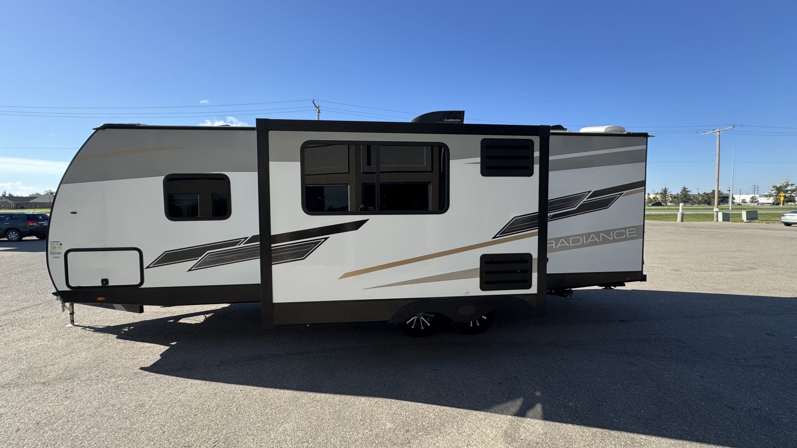 2023 RADIANCE 25BH by CRUISER RV - Image 5