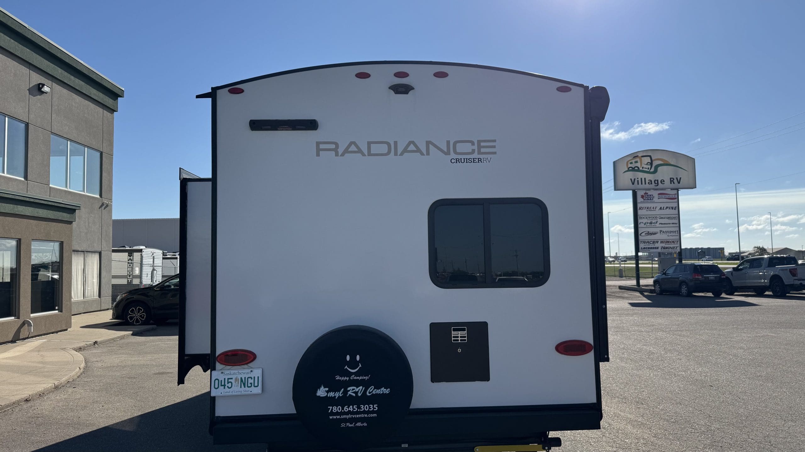 2023 RADIANCE 25BH by CRUISER RV - Image 9