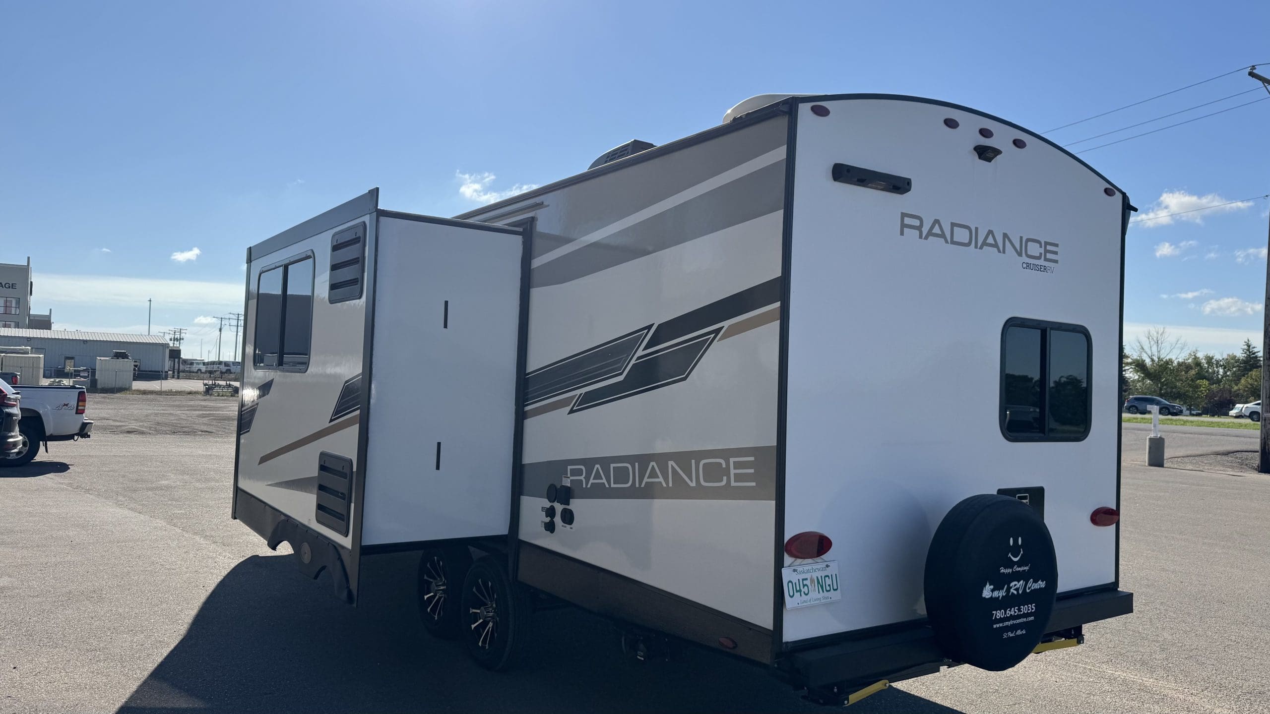 2023 RADIANCE 25BH by CRUISER RV - Image 10